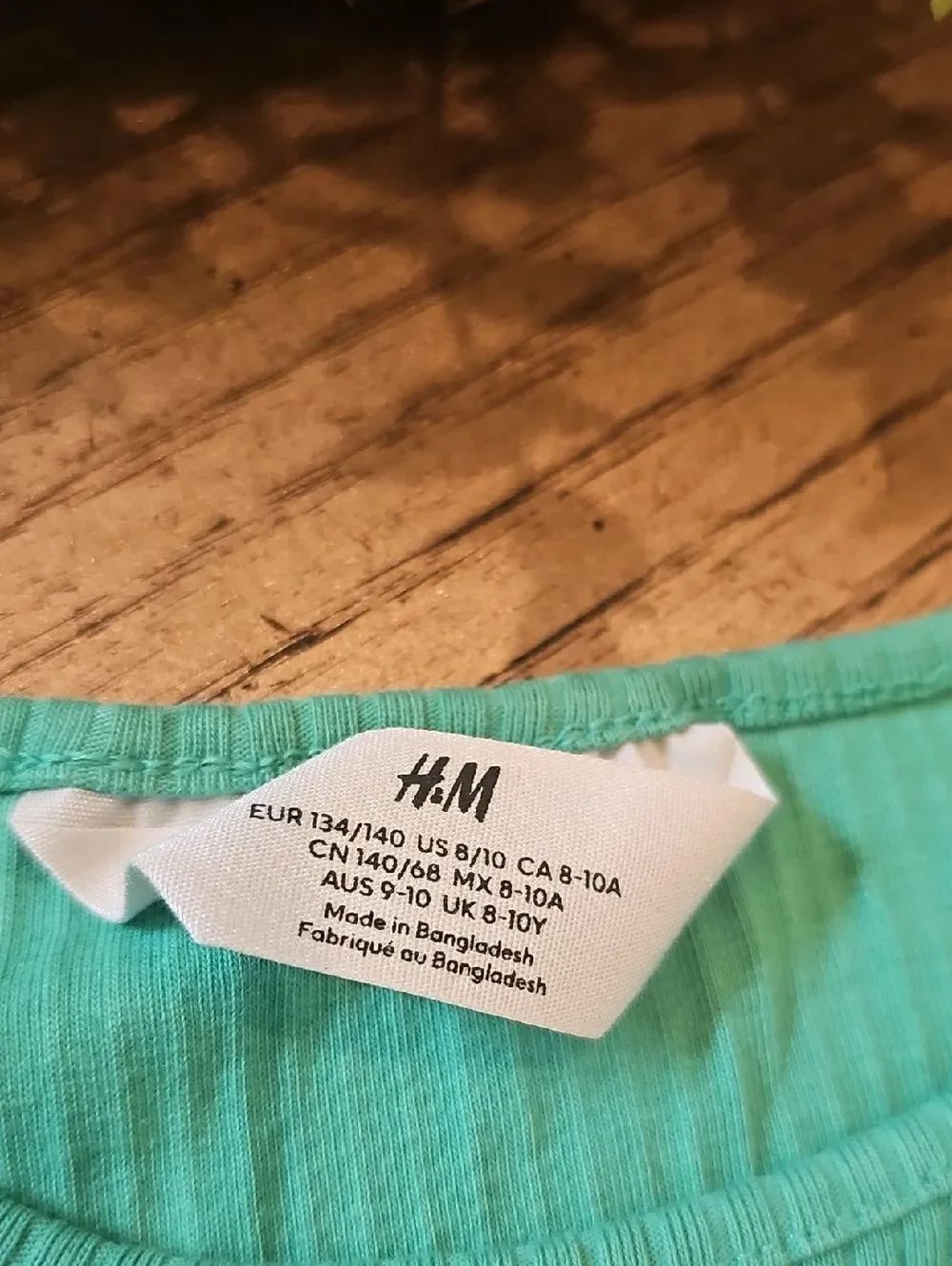 H&M Turquoise Green Ribbed Knit Top with Ruffle Trim Size 8/10 - Picture 2 of 7